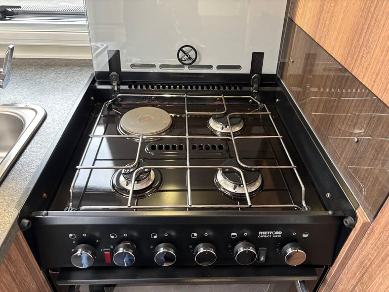 2019 Bailey Phoenix Vogue 642 SE Fixed Beds, End Washroom, 12 Months Warranty