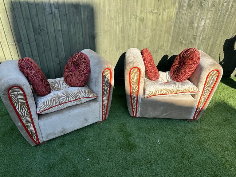 image for 2   beautiful high quality heavy window chairs