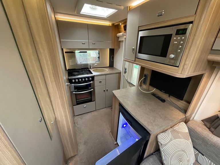 Bessacarr 412, 2014, Automatic, 2 Berth, 27K Miles