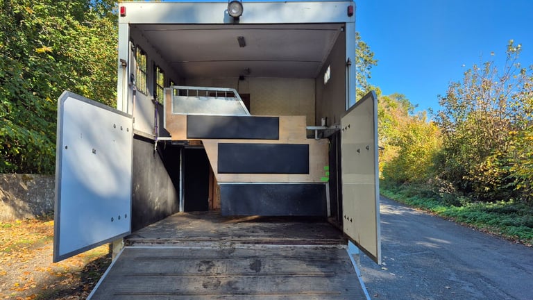 IVECO CRG 75e15 7.5t Horsebox