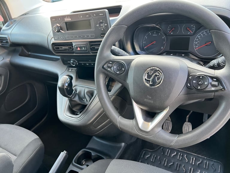 2020 VAUXHALL COMBO CARGO 2300 LWB SPORTIVE STUNNING VAN READY FOR WORK 1 YR MOT