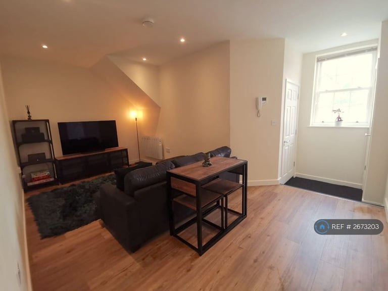 2 bedroom flat in Bath Street, Leamington Spa, CV31 (2 bed) (#2673203)