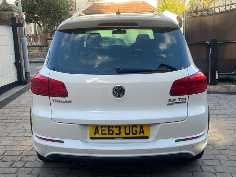 2013 Volkswagen Tiguan 2.0 TDi BlueMotion Tech R-Line 177 5dr DSG ESTATE Diesel Automatic