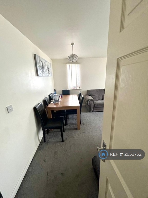 2 bedroom flat in Royal Oak Street, London, RM8 (2 bed) (#2652752)