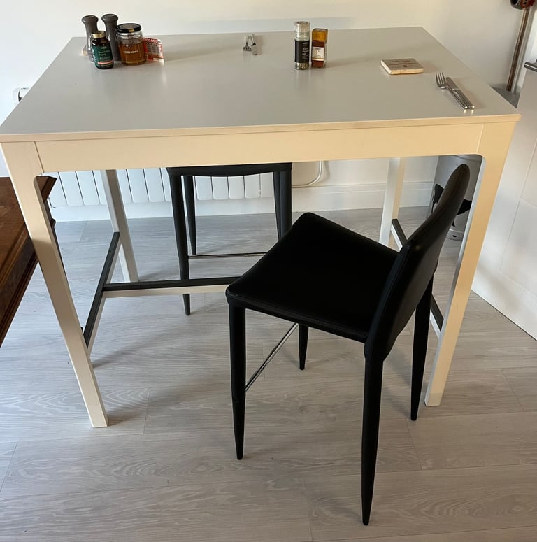 Bar Table & 4 Atlantic Shopping Bar Stools 