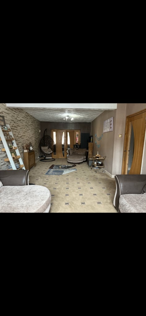 3 bedroom with 2 bathrooms 
