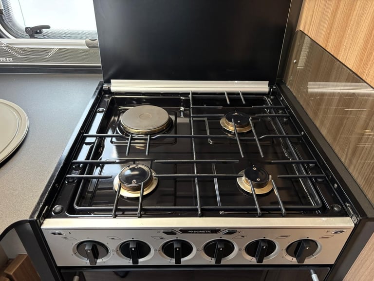 SWIFT BESSACARR HI-STYLE 599 MOTORHOME Alde, Auto Satellite, Tower Fridge, 