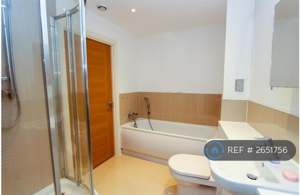 2 bedroom flat in Sentry House, Ickenham, Uxbridge, UB10 (2 bed) (#2651756)