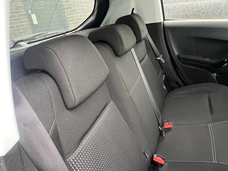 PEUGEOT 208 1.2 PureTech Tech Edition White Manual Petrol 2019