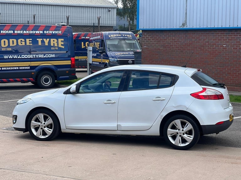 Renault Megane 1.5 dCi Dynamique TomTom Euro 5 (s/s) 5dr Diesel Manual - Image 3