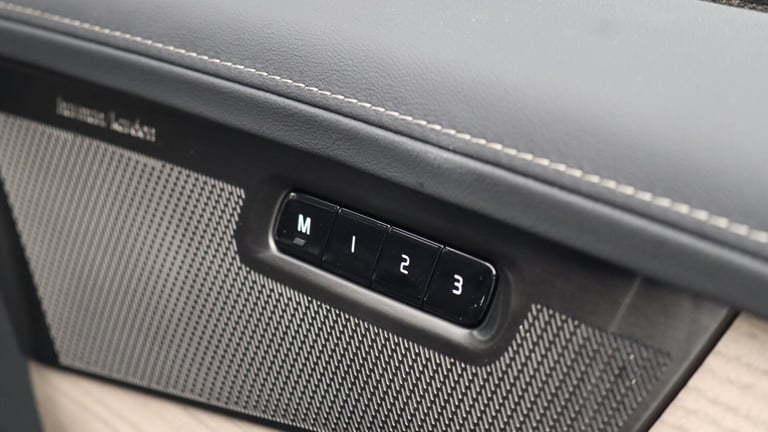 Volvo XC90 B5 (P) AWD Plus Dark (Sunroof, Harman Kardon, 360 Camera) Petrol/Electric Hybrid Auto...