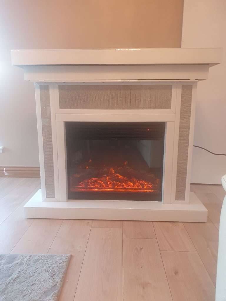 image for WHITE FIREPLACE - INSERTED FIRE
