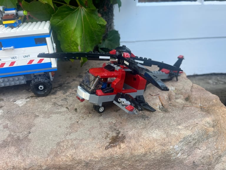 Bargain Lego Bundle Jurassic World Indominus Rex Breakout Incomplete Set Plus Various Lego Vehicles