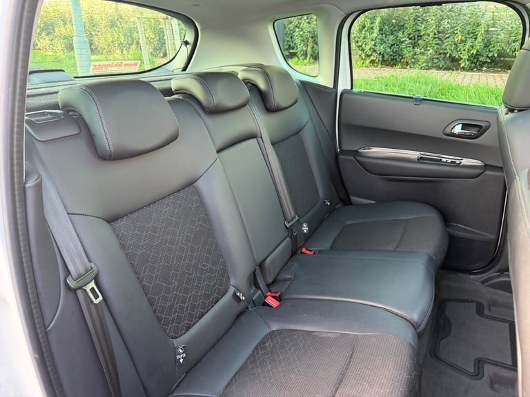 Peugeot, 3008, Hatchback, 2015, Manual, 1560 (cc), 5 doors