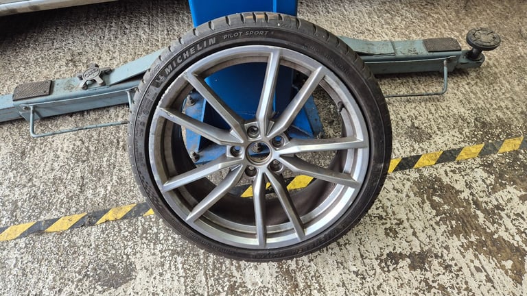 image for Golf r alloy wheel