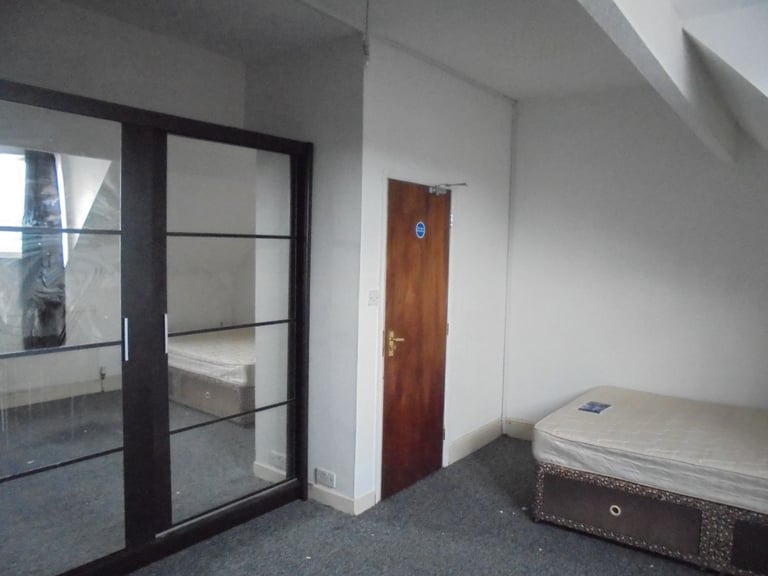 Rooms to Rent in 7 Bed House on Ivor Road, Sparkhill. Supported Accommodation. Immediate Move In