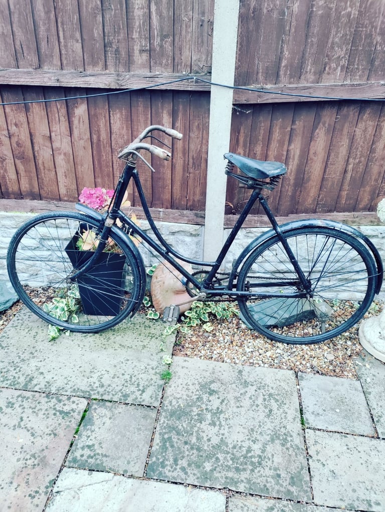 image for VINTAGE LADIES BIKE 