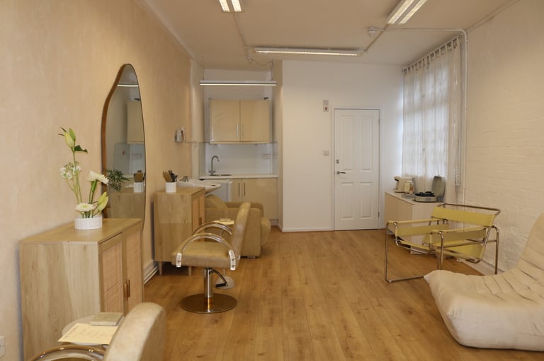 Salon Chair for Rent – Private Studio – Finsbury Park (Free Parking!)