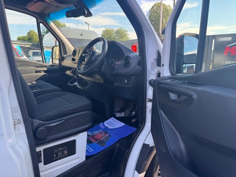 Mercedes-Benz Sprinter 3.5t H2 L2 Progressive Van++1 OWNER++CRUISE++REV