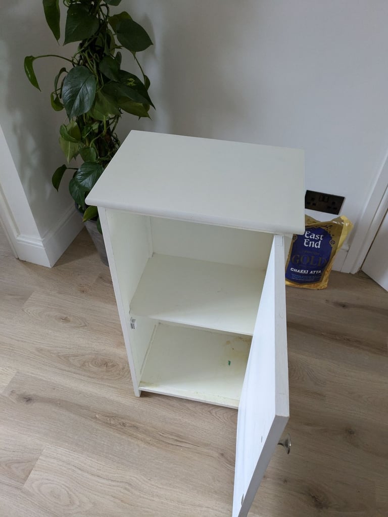 Bathroom cabinet 