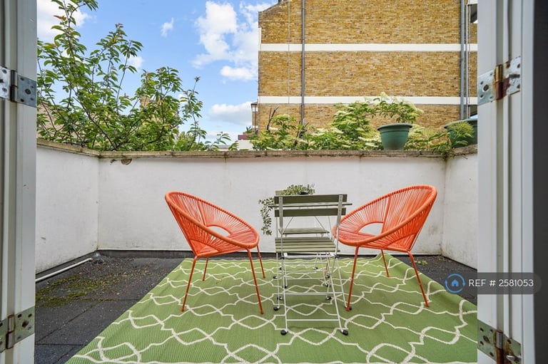 Studio flat in Roman Road, London, E3 (#2581053)