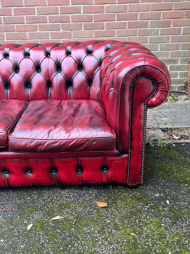 Stunning Oxblood Red Leather Chesterfield 2-Seater Club Sofa