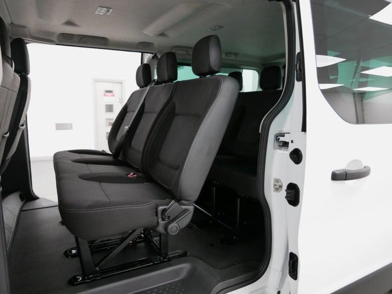 2023 RENAULT TRAFIC 30 2.0 DCI 170 BHP LONG SPORT EDC AUTOMATIC 9 SEATER
