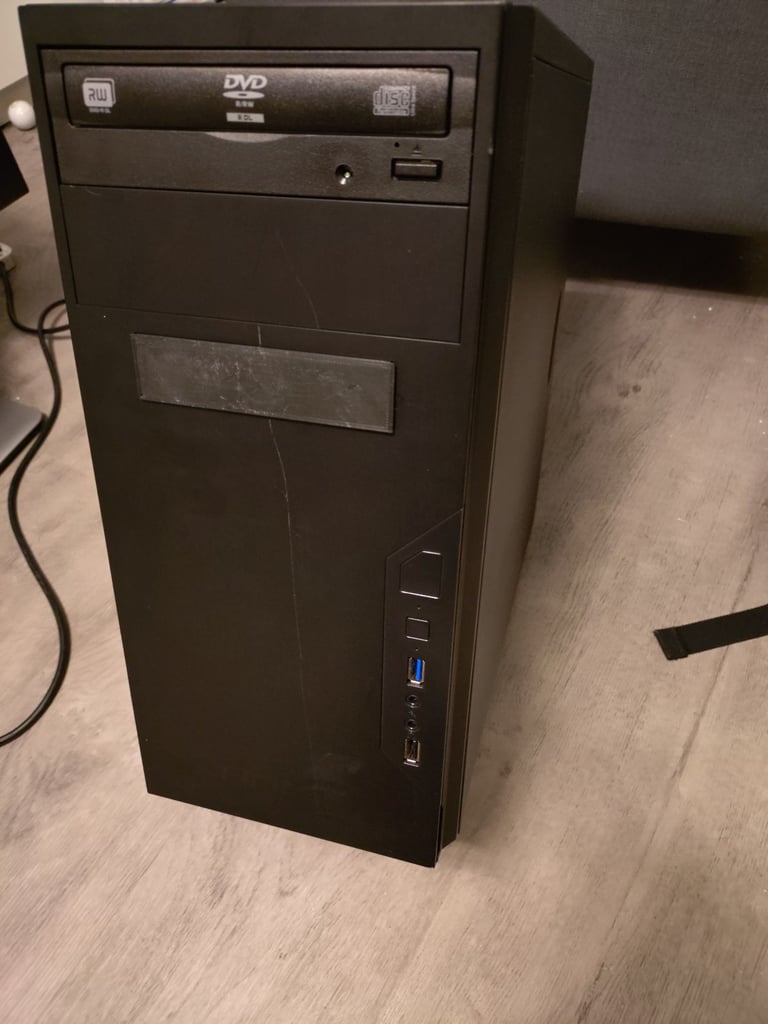Good spec Gaming PC, full setup, monitor, keyboard and mouse, original Windows 11