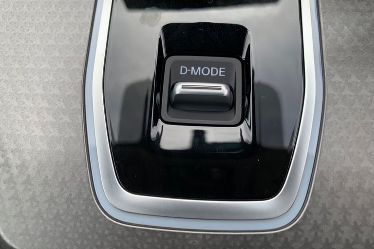 2025 Nissan Qashqai 1.5 E-Power N-Connecta [Glass Roof] 5dr Auto Hatchback Hybrid Automatic