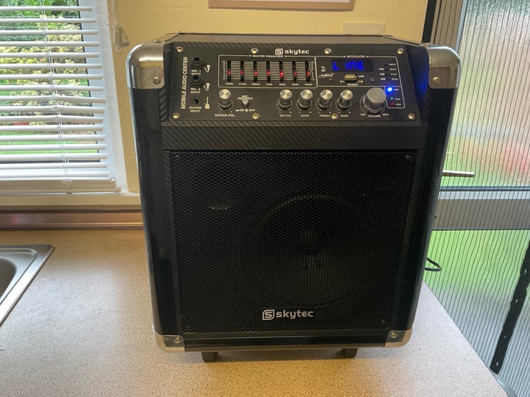 Skytec mobile sound system, buskers amp mains and battery 