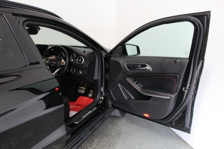 MERCEDES-BENZ GLA CLASS 2.1 GLA220d AMG Line (Premium Plus) 7G-DCT 4MATIC Euro