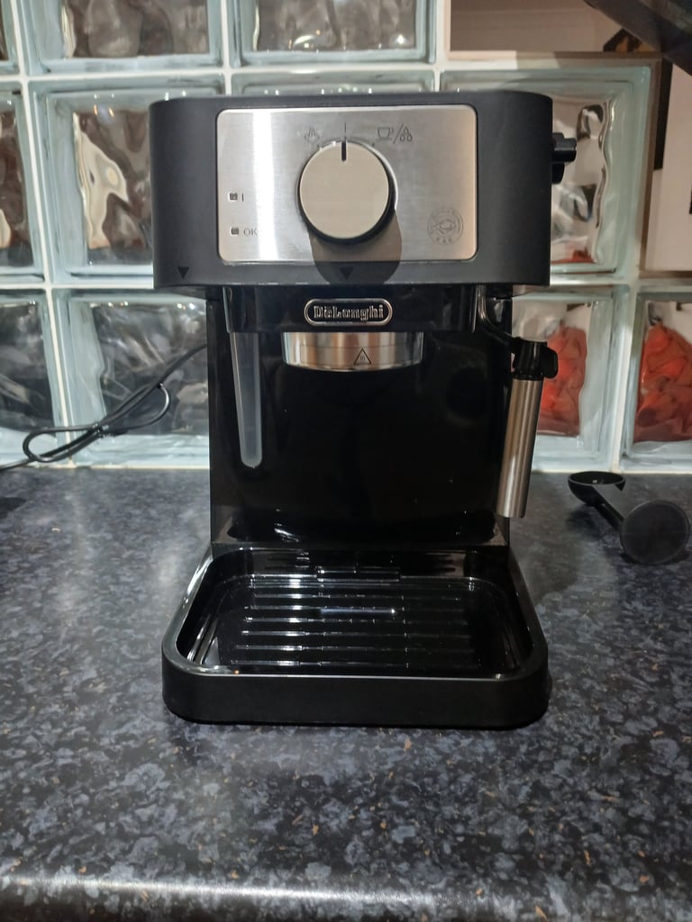 Nearly new Delonghi Coffee/ Cappuccino machine