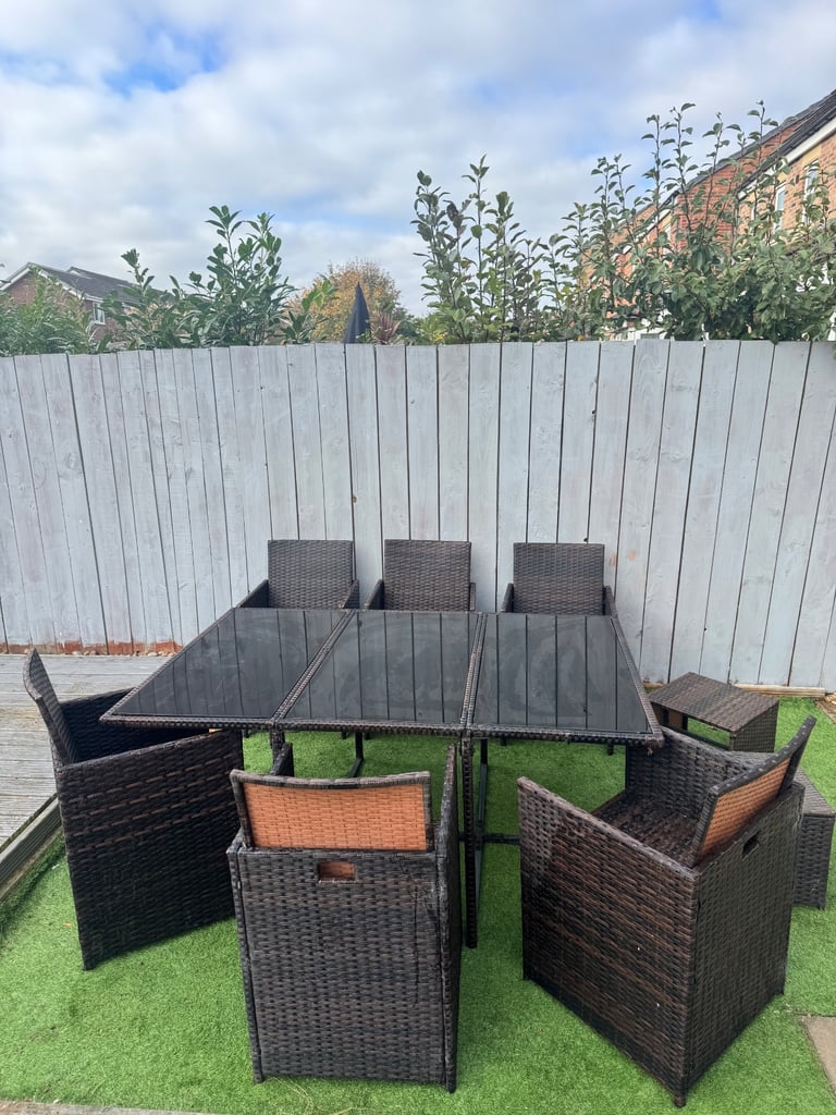 GARDEN TABLE WITH 6 CHAIRS AND 2 FOOTSTOOLS - RATTAN