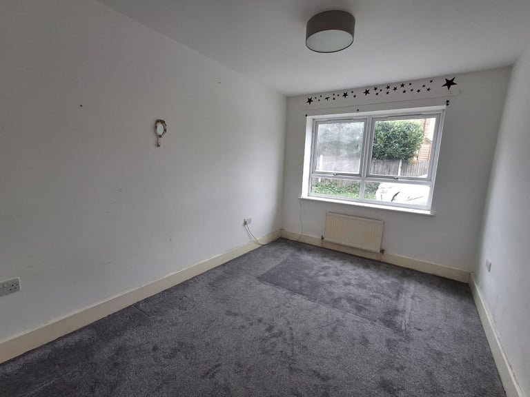 Modern 2-Bedroom Apartment with Garden & Private Parking – E17 