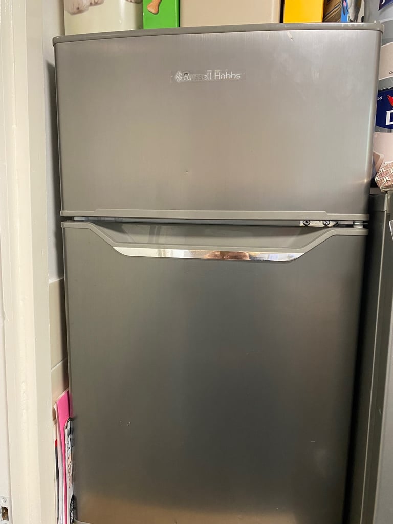 RUSSEL HOBBS UNDER COUNTER FRIDGE FREEZER 