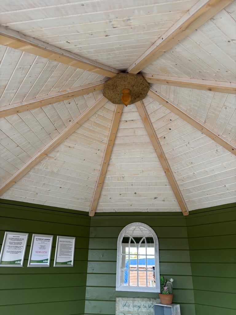 Ex Display Lugarde Octagonal Garden Room