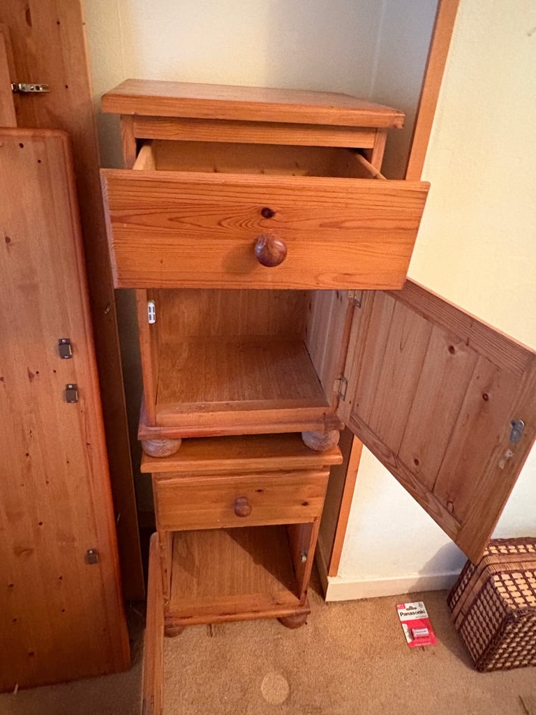 2 bedside tables