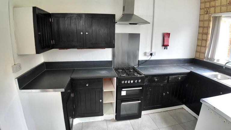 (Not a studio)Double room including bills for single occupancy Postcode LU3 1DJ