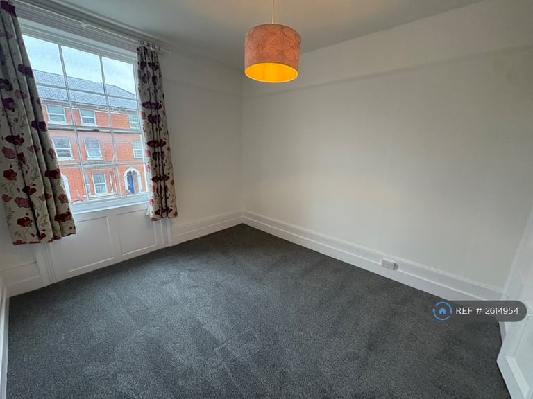 1 bedroom flat in Russell Street, Reading, RG1 (1 bed) (#2614954)