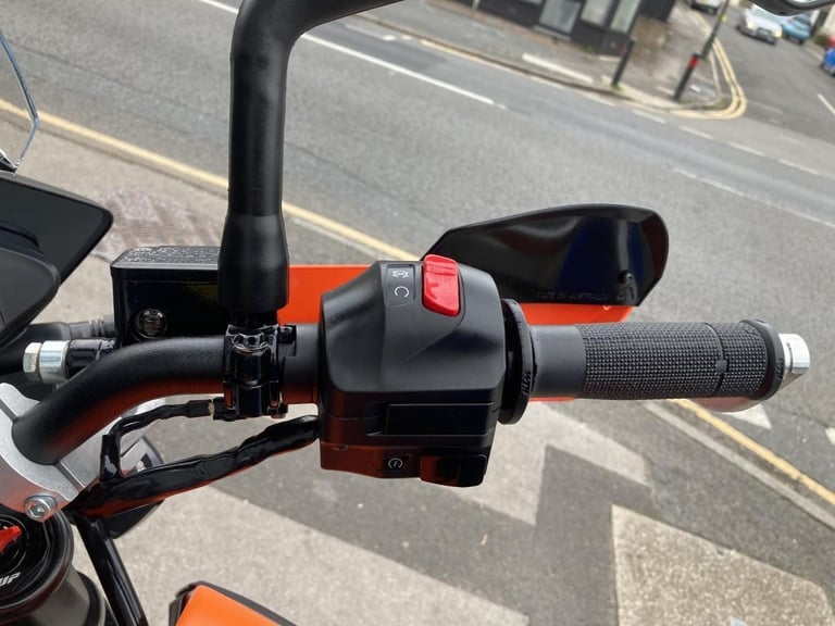 KTM 390 ADVENTURE - 2021 - STUNNING BIKE - ALLOY BASH PLATE - PEGS - BARKBUSTERS