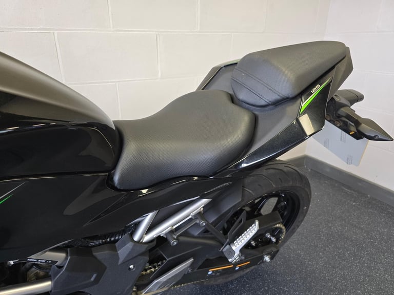 Kawasaki Z125 Supernaked 125cc Learner Legal Geared Motorcycle