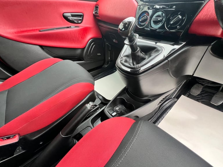 2012 Chrysler Ypsilon 1.2 Black and Red 5dr HATCHBACK PETROL Manual