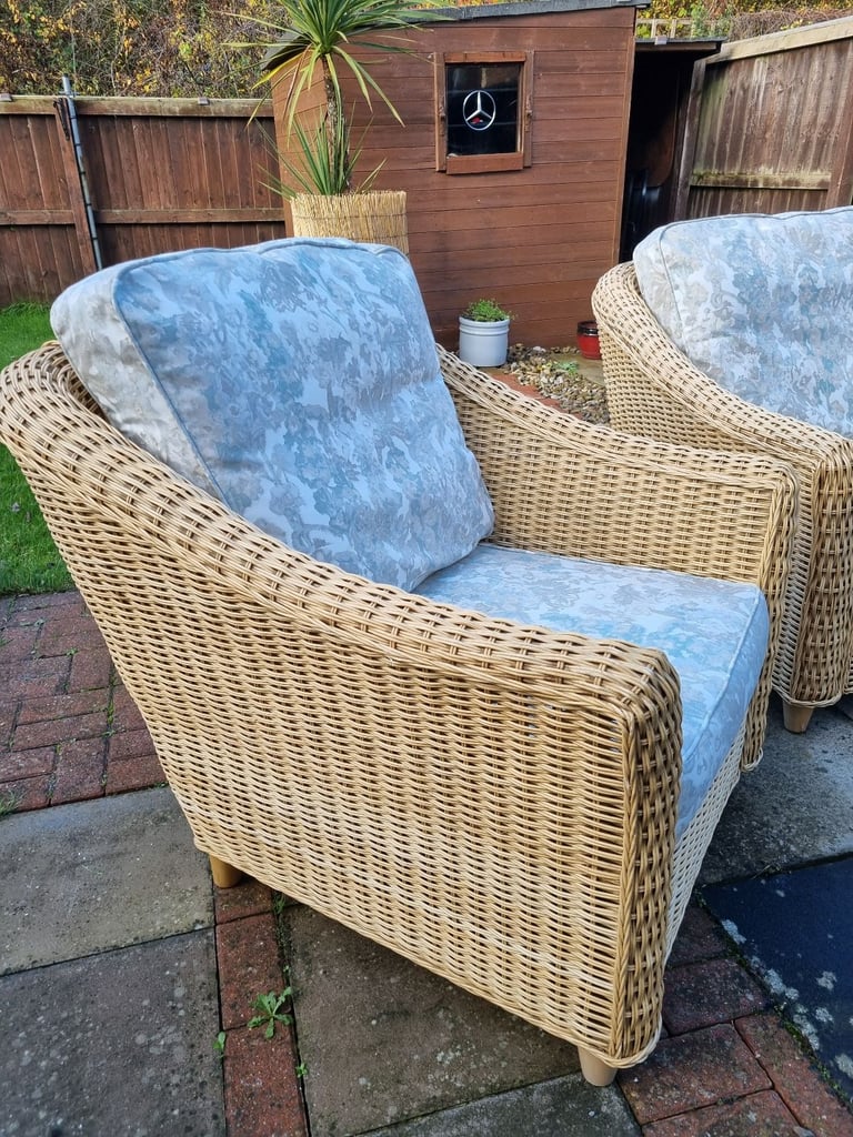 Three Piece Conservatory/Summer Room Suite.Delivery