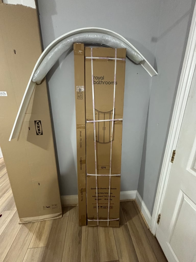 Quadrant shower enclosure