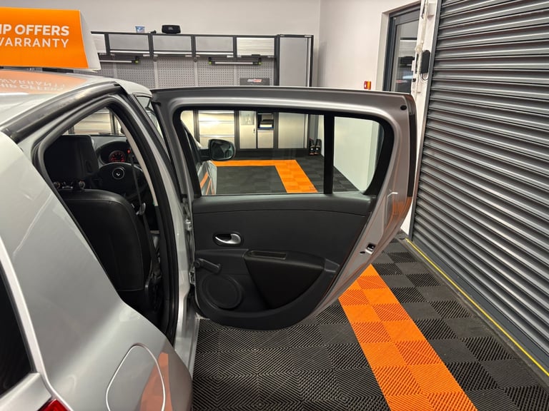 2012 Renault Clio 1.2 16V Dynamique TomTom 5dr HATCHBACK Petrol Manual