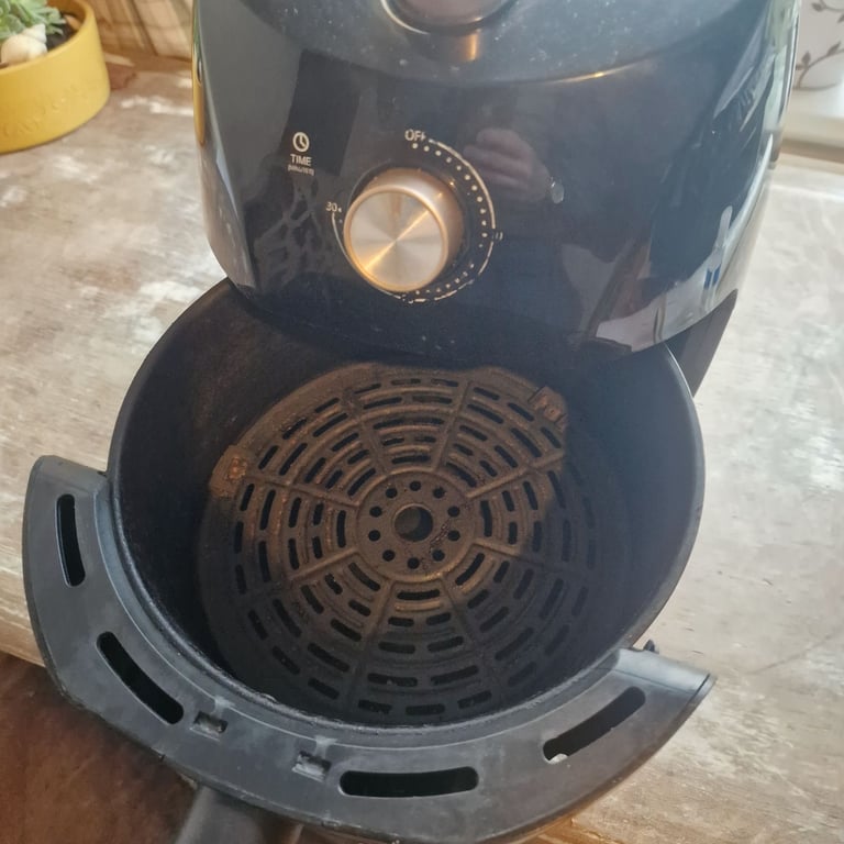 Small air fryer used but in excellent working order