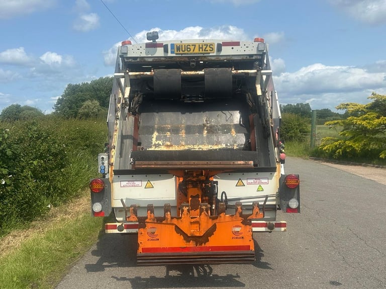 Mitsubishi Canter 7C15 4 X 2 Refuse Truck