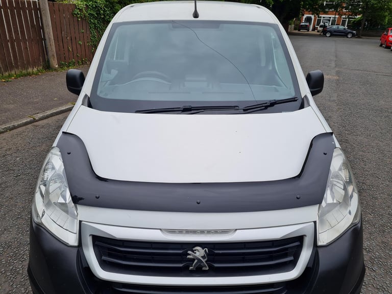 July 2017 Peugeot Partner Professional HDI Diesel Van 1560cc 100 Brake Horse Power Three Front Seats