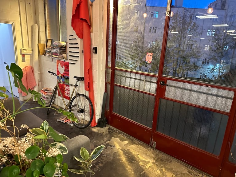 Cheap Desk Space In Creative Studio in Hackney Downs