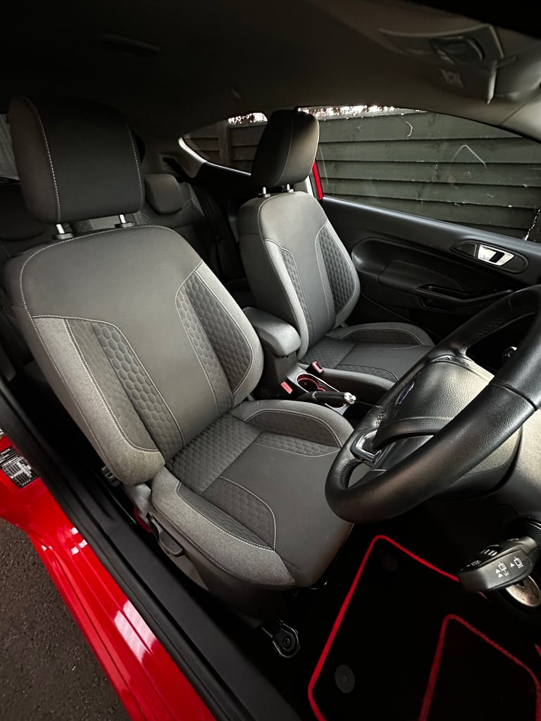 2014 Ford Fiesta STUNNING RACE RED Zetec S Ford Fiesta 3dr  HATCHBACK Petrol Manual